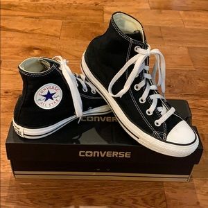 Women’s Size 8 Converse High Top Sneaker